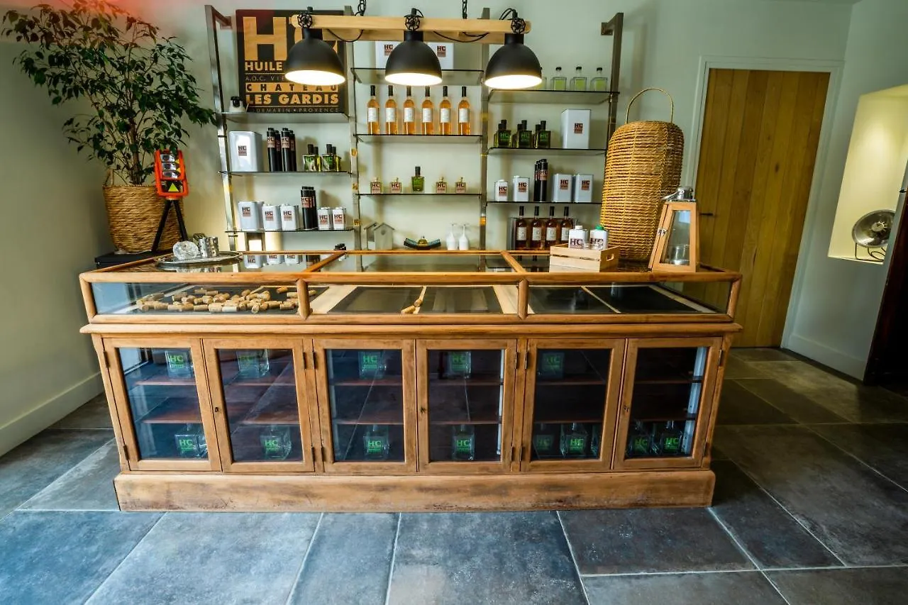 Chateau Les Gardis Bed & Breakfast Lourmarin