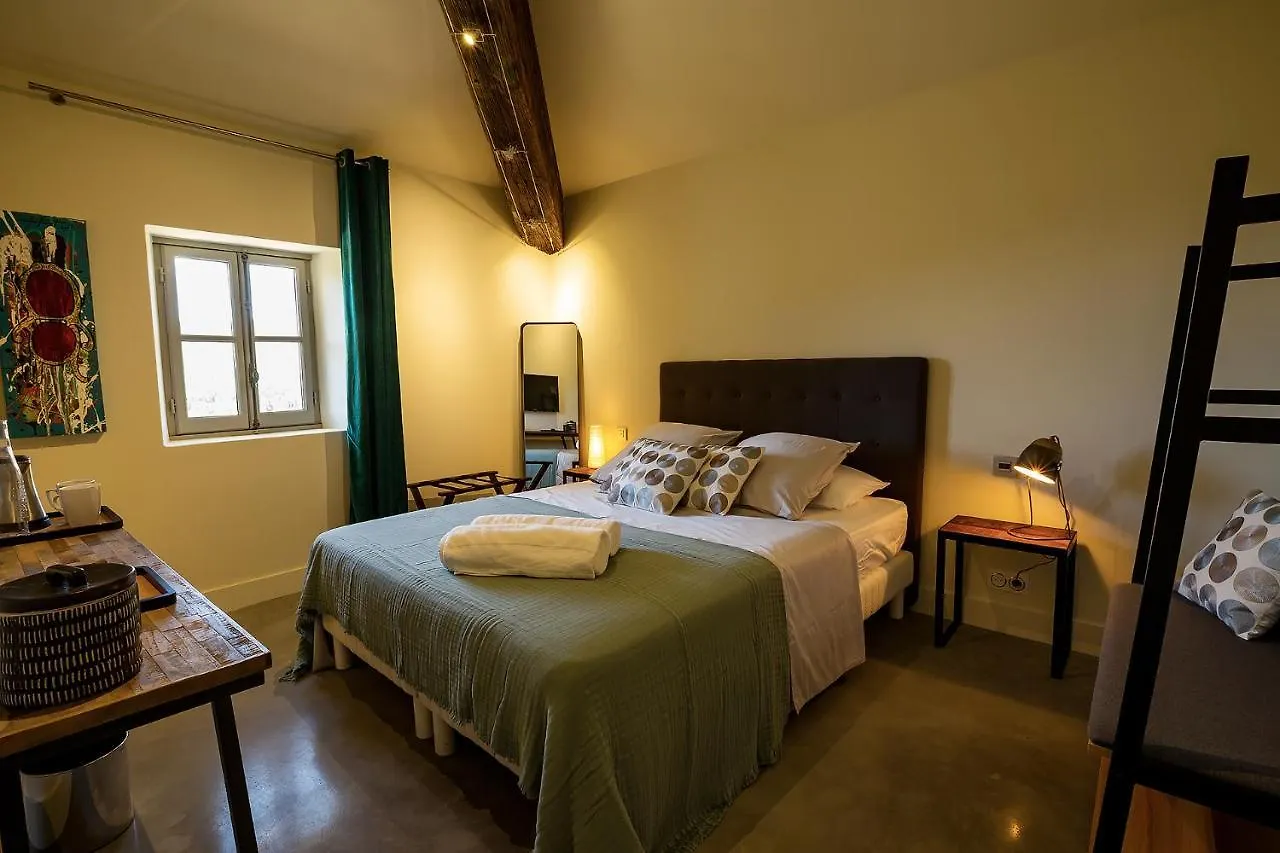 Chateau Les Gardis Bed & Breakfast Lourmarin
